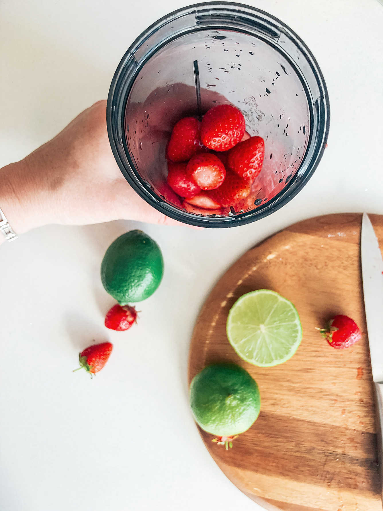 put your strawberries in a blender and pulp , crush some ice and chop your lime